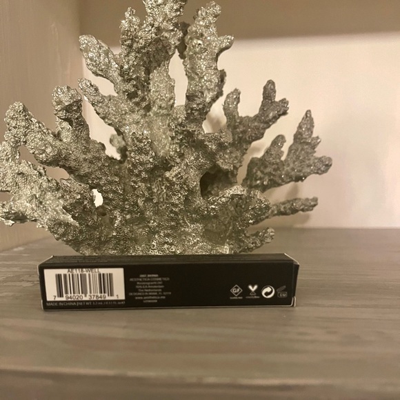 Aesthetica Liquid Eyeliner - Picture 3 of 5